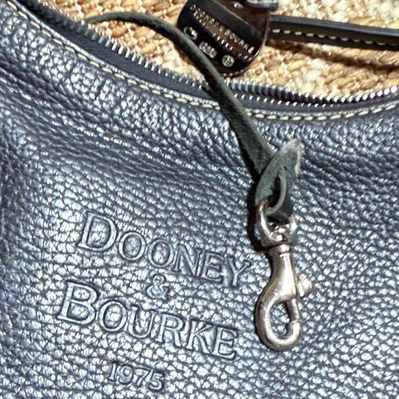 Dooney and Burke bucket shoulder bag! Exc condition!! Black color, med sz purse - Picture 11 of 15